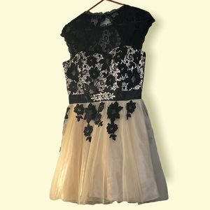 Size 9/10. Prom dress.